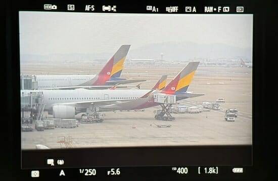 전자식 뷰파인더 밝기는 전작 대비 두 배 높아졌다. (사진=지디넷코리아)