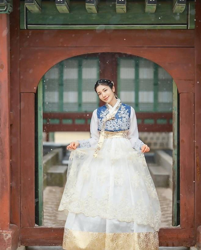 Screenshot_20250408_184438_Instagram.jpg 한복입고 경복궁 간 카에데 카렌