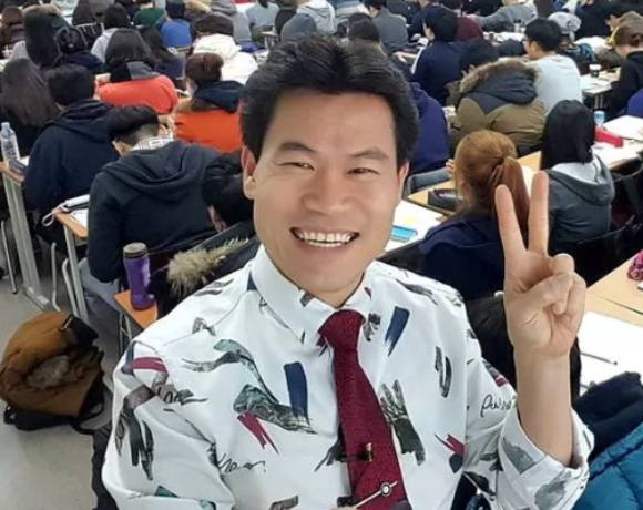 한국사 강사 전한길이 윤석열 전 대통령을 파면한 헌법재판관들을 맹비난하며, "청년세대와 끝까지 저항하겠다"는 뜻을 전했다. [사진=전한길 네이버 카페]