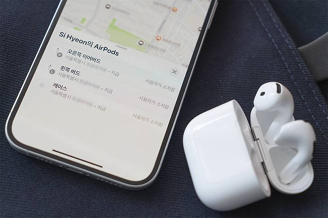 에어팟은 모든 시리즈가 위치 확인을 지원하며, 최신 기종은 오른쪽과 왼쪽, 케이스 모두 각각 위치를 찾을 수 있다 / 출처=IT동아