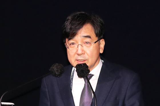 유종일 한국개발원(KDI) 국제정책대학원 명예교수. 사진은 유 교수가 2020년 11월 중앙일보와 대통령직속 정책기획위원회가 공동주최하는 2020 포스트코로나 뉴노멀 컨퍼런스에서 발표하는 모습. 장진영 기자