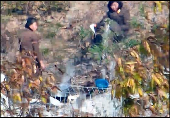 합동참모본부가 지난해 12월 23일 공개한 북한군 동향 중 취사하는 모습. 뉴스1