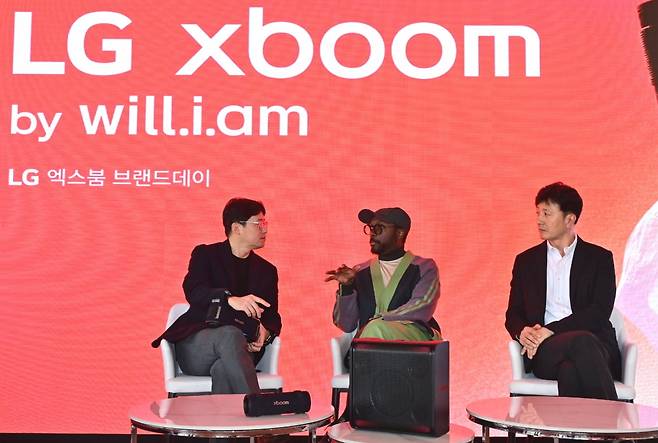 지난 7일 오후 서울 영등포구 그라운드220에서 열린 LG 엑스붐 브랜드 데이에서 이정석 LG전자 MS사업본부 오디오사업담당(전무·왼쪽부터)과 윌아이엠, 오승진 LG전자 한국영업본부 MS마케팅담당(상무)이 대담을 나누고 있다. 사진=LG전자 제공