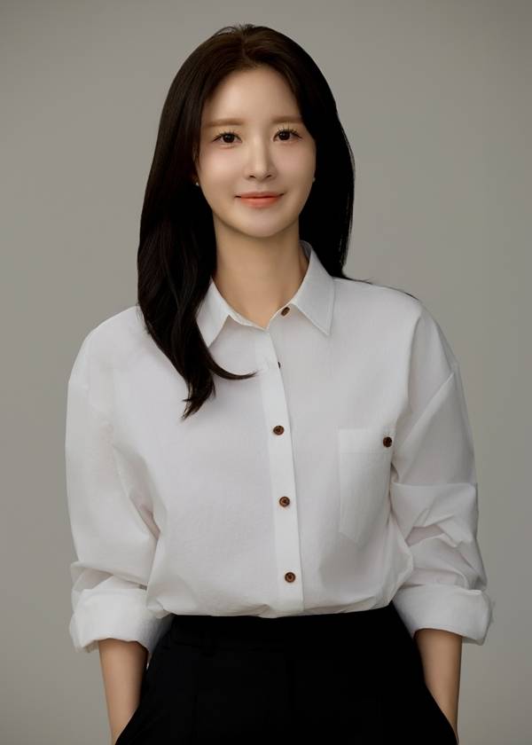 아나운서 박가영이 씨엘엔스튜디오와 전속계약을 맺고 새로운 도약을 시작한다.