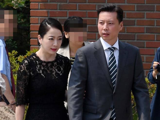 정대선 전 에이치엔아이엔씨(HN Inc) 사장이 소유한 서울 성북동 대지와 주택이 법원 경매서 두 번 유찰됐다. 사진은 정대선 HN그룹 사장(오른쪽)과 부인인 노현정 전 아나운서. /사진=뉴시스