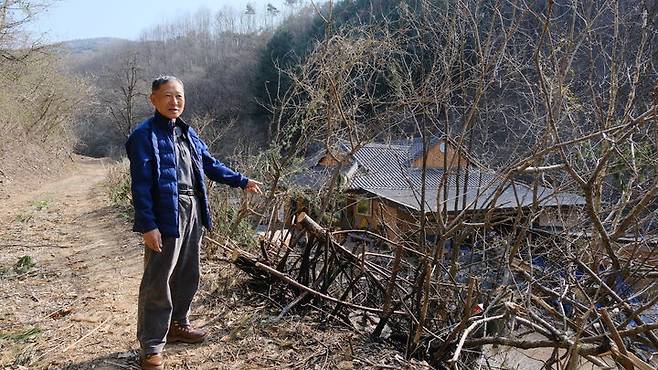 산불 막을 당시 상황 설명하는 문영근씨(사진=영동군 제공) *재판매 및 DB 금지