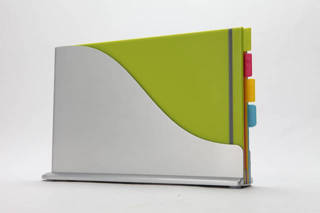 색상별로 구분해서 쓸 수 있는 플라스틱도마. 이미지투데이