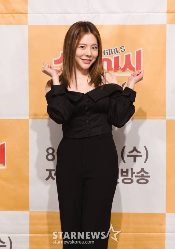 가수 써니가 11일 오전 온라인 생중계로 진행된 IHQ 새 예능 '스파이시걸스' 제작발표회에 참석해 포즈를 취하고 있다. /사진제공=IHQ 2021.08.11