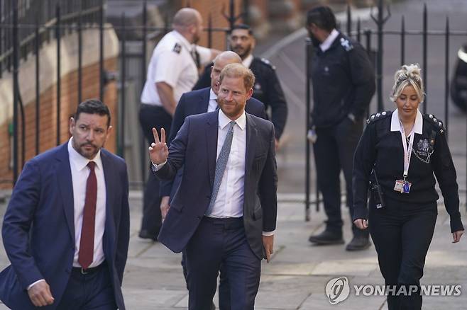 8일(현지시간) 법원에 도착한 해리 왕자 [AP 연합뉴스]