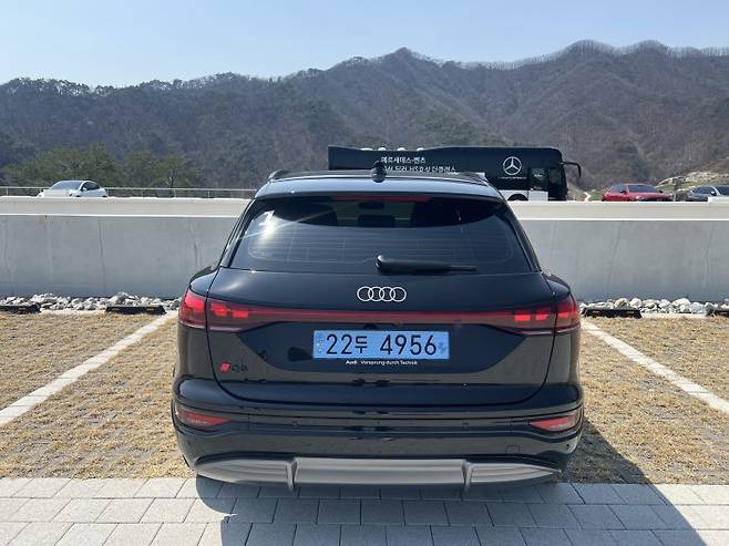 Q6 e-트론 후면. 사진=이상진