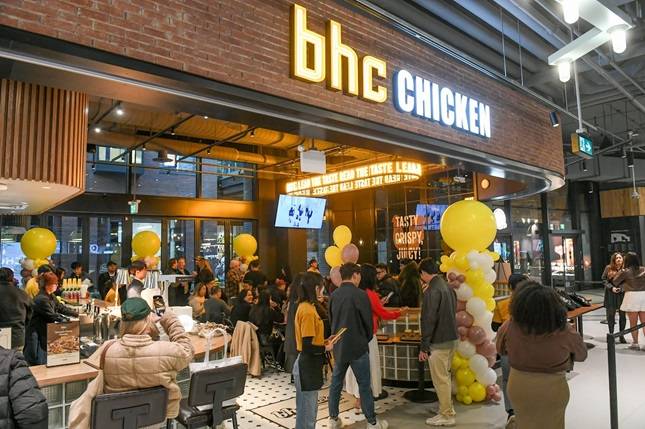 지난해 문을 연 bhc 캐나다 토론토 1호점 전경./사진제공=bhc