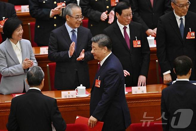 시진핑 중국 국가주석이 11일 오후 베이징 인민대회당에서 열린 전국인민대표대회 폐막식 후 이동하고 있다. 2025.03.11 ⓒ AFP=뉴스1 ⓒ News1 정은지 특파원