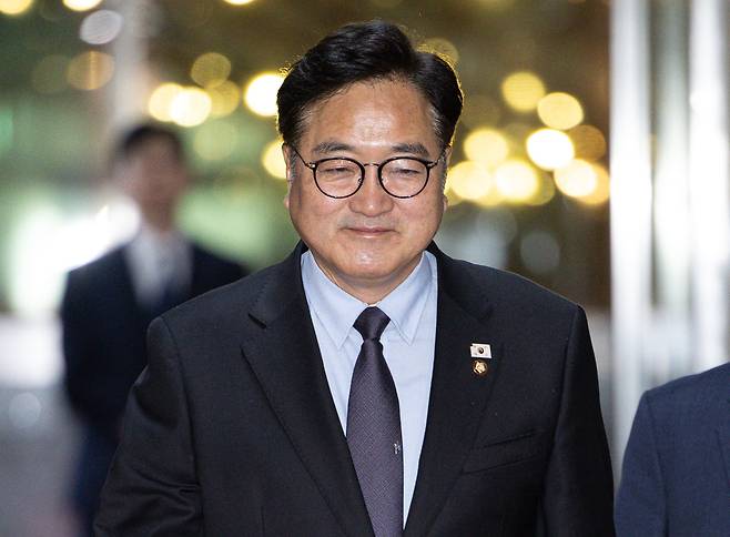 우원식 국회의장이 지난 8일 오전 서울 여의도 국회 의장실로 출근하고 있다. /뉴스1