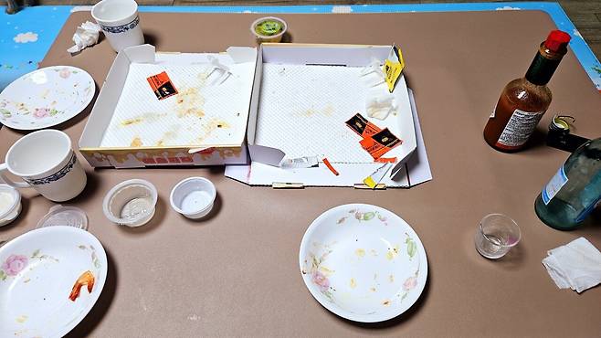 20250408_223205.jpg 저녁 배달 피자에 쏘주한잔