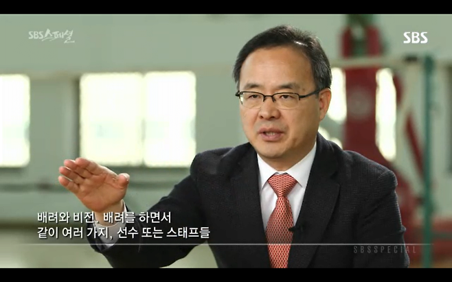 앞으로 대한축구협회로 한국축구가 또 암흑기에 빠지게 될 위기인 이유.JPG 이번에 축구계 다시 돌아온다고 하는 이용수의 무능함을 다시보자.JPG