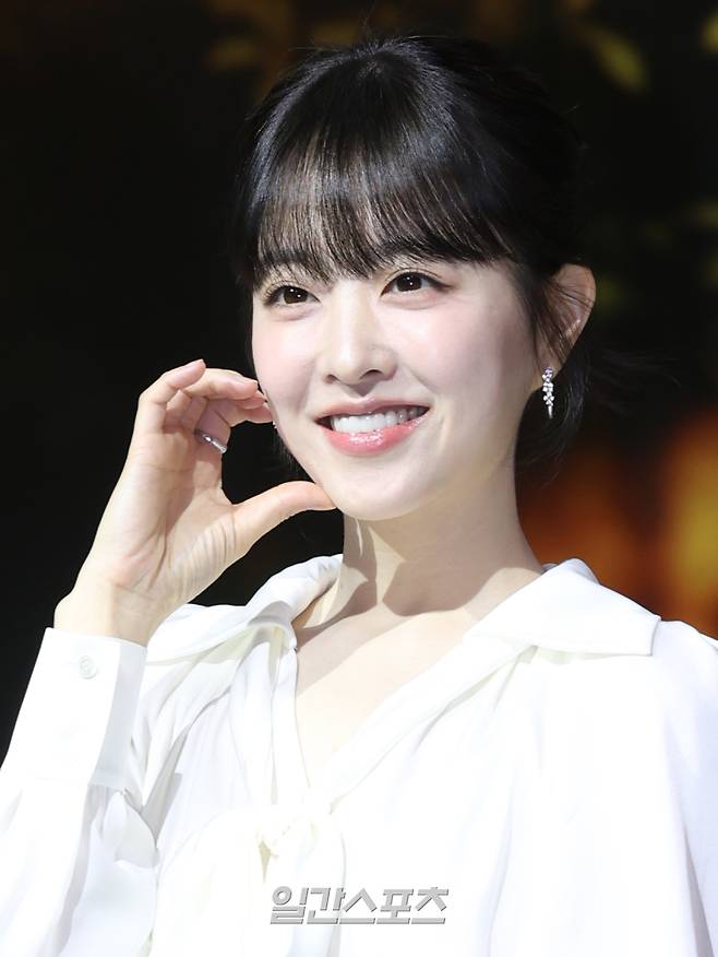 배우 박보영이 12일 오전 서울 중구 JW 매리어트 동대문 스퀘어 서울에서 열린 넷플리스 오리지널 '멜로무비' 제작발표회에 참석해 포즈를 취하고 있다. '멜로무비'는 사랑도 하고 싶고 꿈도 이루고 싶은 애매한 청춘들이 서로를 발견하고 영감이 되어주며 각자의 트라우마를 이겨내는 영화같은 시간을 그린 이야기. 오는 14일 공개. 서병수 기자 qudtn@edaily.co.kr /2025.02.12/