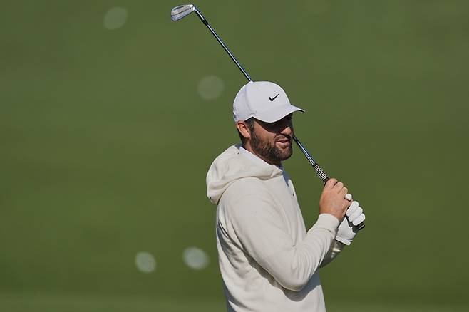 스코티 셰플러가 9일(한국시간) 연습라운드를 하며 샷 감각을 끌어올리고 있다. AP연합뉴스