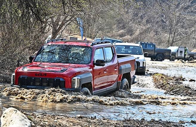 도강하는 타스만 [사진출처=기아]