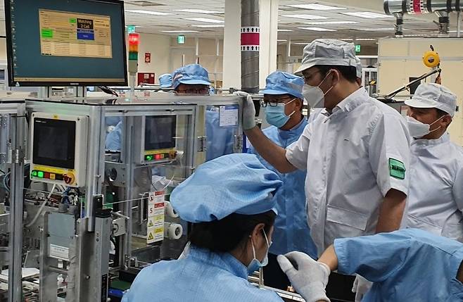 베트남 하노이 인근 박닌에 위치한 삼성 복합단지 내 스마트폰 생산공장 모습. [삼성전자 제공]