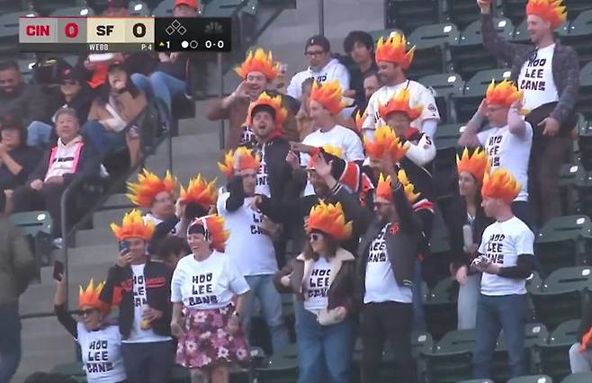 [서울=뉴시스] 이정후의 팬클럽인 후리건스. (사진 = NBC 스포츠 중계 캡처) *재판매 및 DB 금지