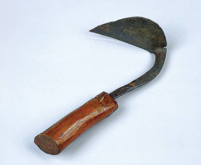 ‘호미’, 철, 나무, 길이 25㎝ 국립민속박물관