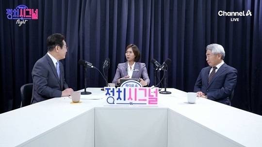 이재명 전 더불어민주당 대표는 지난달 채널A '정치시그널 나이트'에 출연해 정규재 '정규재 TV' 대표와 토론을 벌이면서 경청하는 면모를 보이는데 주력했다.