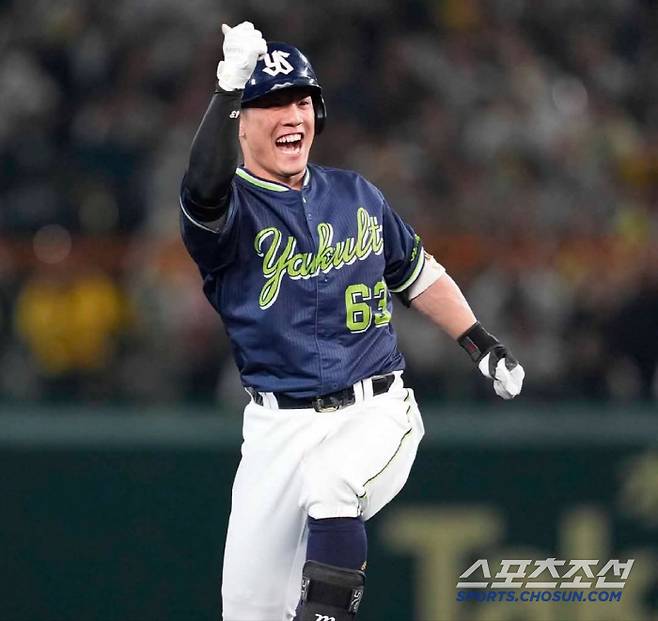 2-3으로 뒤진 6회 1동점 적시타를 때린 마스다 쇼가 환호하는 모습. 사진캡처=야쿠르트 스왈로즈 SNS