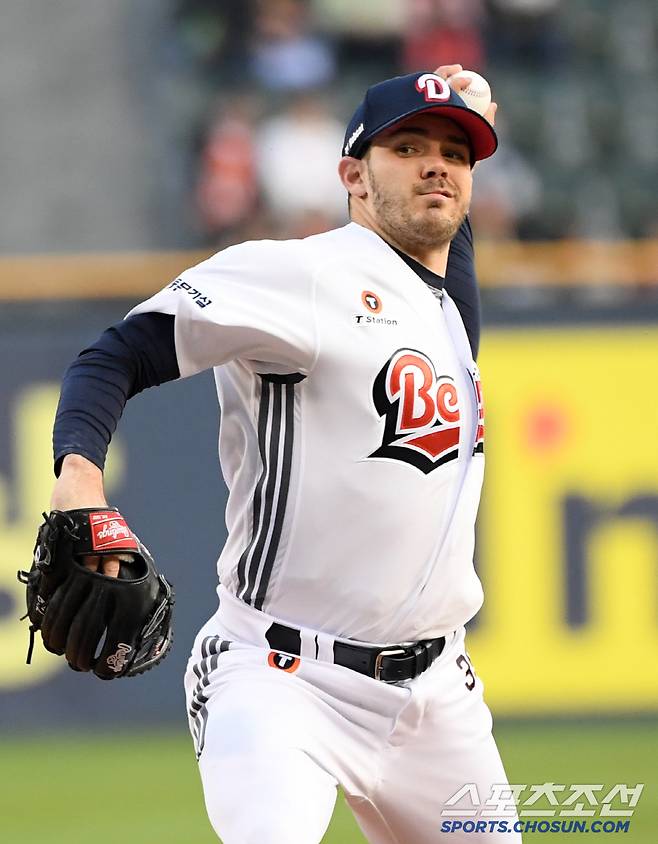 10일 잠실구장에서 열린 두산 베어스와 한화 이글스의 경기. 두산 잭로그가 역투하고 있다. 잠실=박재만 기자 pjm@sportschosun.com/2025.04.10/