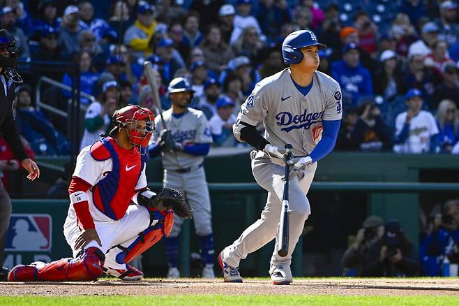LA 다저스 오타니 쇼헤이가 10일(한국시각) 워싱턴 내셔널스전에서 1회 안타를 날리고 있다. Imagn Images연합뉴스