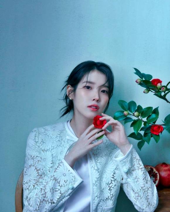 배우 아이유가 <더팩트>와 만나 넷플릭스 오리지널 시리즈 '폭싹 속았수다' 종영 인터뷰를 진행했다. /넷플릭스