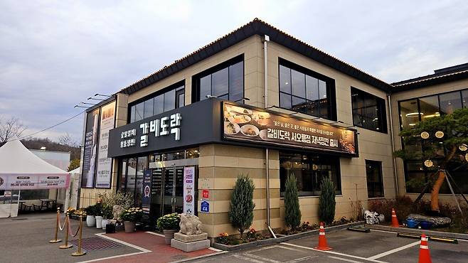 20250409_175506.jpg 회사 대표님이 사주신 한우 그리고 선물