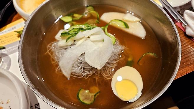 20250409_194804.jpg 회사 대표님이 사주신 한우 그리고 선물