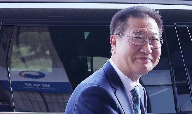 탄핵안 기각으로 직무 복귀한 박성재 법무부 장관이 10일 경기 과천 법무부 청사로 출근하고 있다. /사진=뉴스1