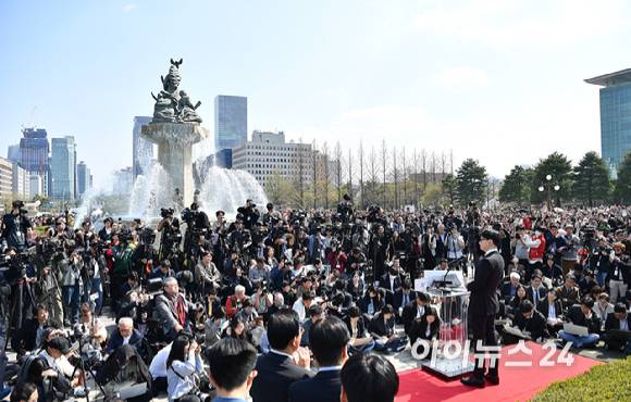 한동훈 국민의힘 전 대표가 10일 오후 서울 여의도 국회에서 제21대 대통령선거 출마 선언 기자회견을 하고 있다.