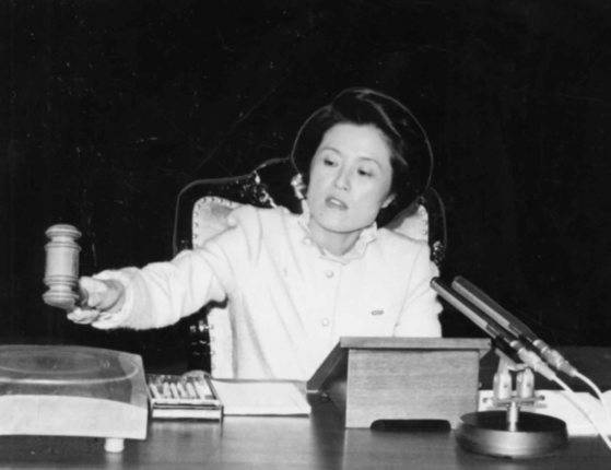 1981년 이순자 여사가 만든 새세대육영회 총회에서 회의를 주재하고 있다. 이순자 여사는 '좋은 일 한다'는 취지에서 육영회와 심장재단을 만들었지만 6공화국이 시작되자 가장 먼저 '5공 비리'로 지목됐다. 중앙포토