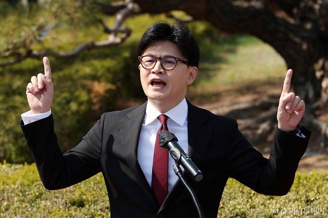 [서울=뉴시스] 조성우 기자 = 한동훈 전 국민의힘 대표가 10일 오후 서울 여의도 국회에서 제21대 대통령 선거 출마 선언을 하고 있다. 2025.04.10. xconfind@newsis.com /사진=조성우