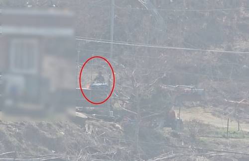 치악산 인근에서 방화범이 불을 지르는 모습 [원주경찰서 제공]