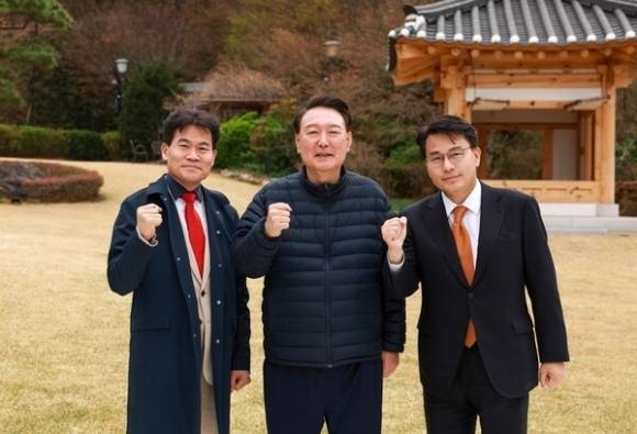 전한길, 윤석열 만났다 “나야 감옥가고 죽어도 괜찮지만…”_2.jpg