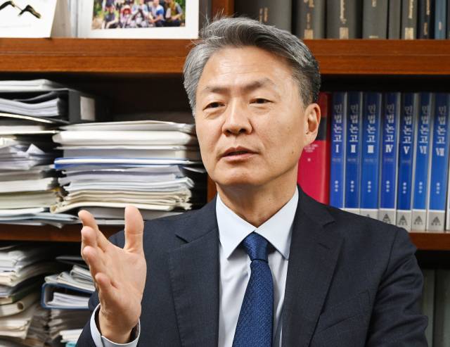 최봉경 한국법학교수회 회장(서울대학교 법학전문대학원 교수). 오승현 기자 2025.03.26