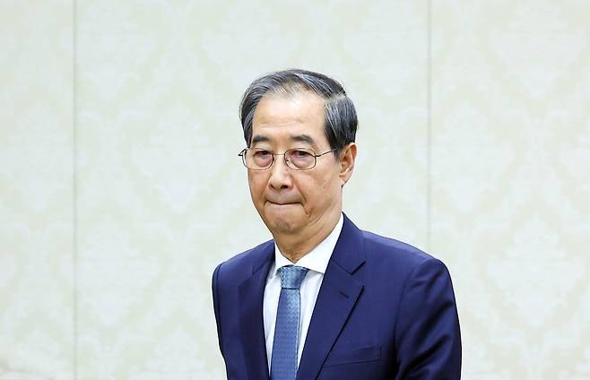 한덕수 대통령 권한대행 국무총리가 4월10일 정부서울청사에서 국정현안관계장관회의에 입장하고 있다. ⓒ대통령실사진기자단