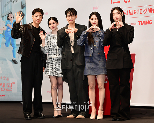 배우 정준원(왼쪽부터), 고윤정, 강유석, 신시아, 한예지. 사진ㅣ강영국 기자