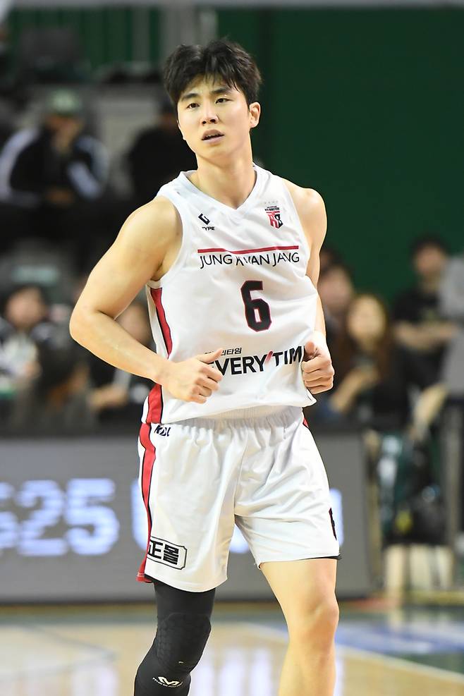 안양 정관장 박지훈이 2024~2025 KCC 프로농구 정규리그 6라운드 MVP에 선정됐다. 사진 | KBL