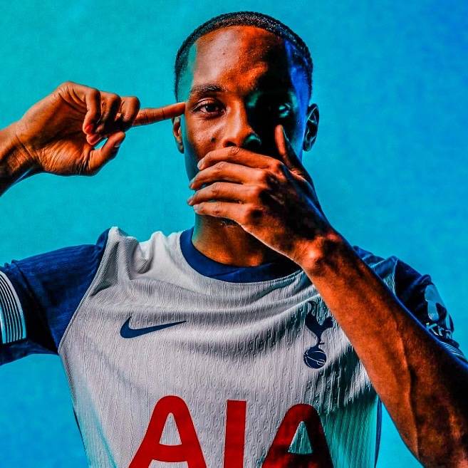 첼시가 토트넘에서 임대 중인 바이에른 뮌헨의 유망주 마티스 텔 영입에 관심이 있는 것으로 전해졌다.

토트넘은 이번 여름 이적시장에서 텔을 완전히 영입할 수 있는 옵션을 가지고 있지만, 아직 구체적인 진행 상황은 없다. 아직까지 텔이 최고의 활약을 보여주지 못하고 있다는 판단이 나오기 때문이다.

이에 따라 토트넘이 완전 이적 옵션을 행사하지 않을 가능성도 있다. 이번 시즌이 종료되는 시점까지도 결정이 나오지 않을 수 있다. 사진=SNS