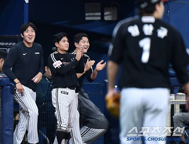 임찬규는 몰랐지만, 더그아웃의 모든 선수들이 환호했다. 고척=정재근 기자 cjg@sportschosun.com