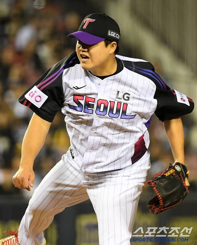 11일 잠실구장에서 열린 LG 트윈스와 두산 베어스의 경기. LG 장현식이 역투하고 있다. 잠실=박재만 기자 pjm@sportschosun.com/2025.04.11/