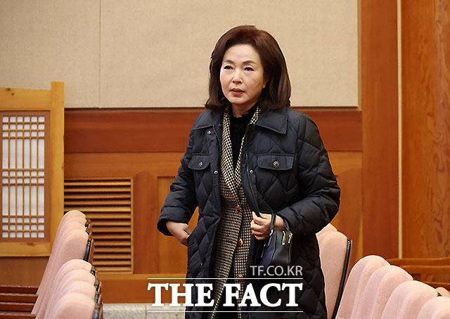 김민전 국민의힘 의원이 지난 1월 국회에서 '반공청년단' 이른바 백골단 기자회견을 주선과 관련한 경찰 수사가 시작됐다. 지난달 13일 헌법재판소에서 열린 윤석열 대통령 탄핵심판 8차 변론을 방청하기 위해 입장한 김 의원. /사진공동취재단