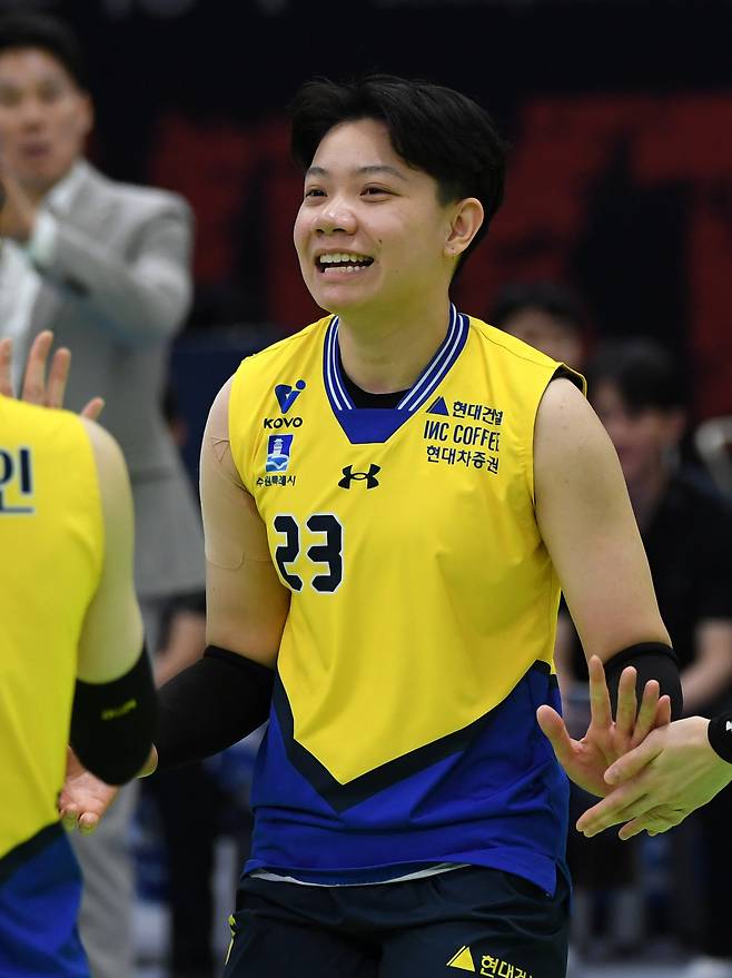 V리그 현대건설과 GS칼텍스의 경기에서 현대건설 위파위가 득점 후 환호하고 있다. /박재만 스포츠조선 기자