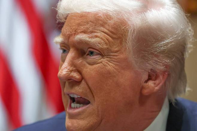 도널드 트럼프 미국 대통령은 지난 9일(현지시각) 전세계 국가에 부과했던 상호관세를 중국만 제외하고 90일간 유예한다고 밝혔다. /로이터연합뉴스