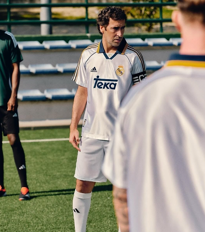 8.png 이번에 재발매 되는 레알마드리드 99/00 리메이크 킷