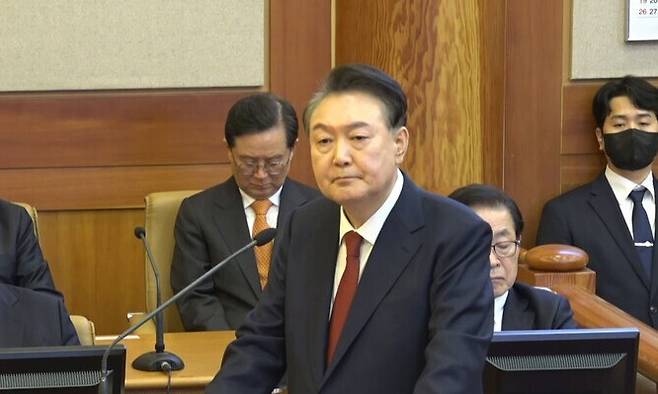 윤석열 전 대통령이 탄핵심판 사건 마지막 변론기일인 지난 2월25일 저녁 서울 종로구 헌법재판소 대심판정에서 최종의견을 진술하고 있다. 헌법재판소 제공